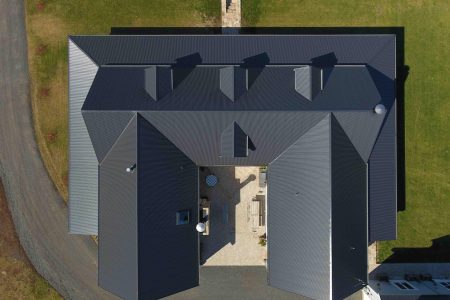 15_SaltboxBuilding_DarkRoofHouse_2 (1)